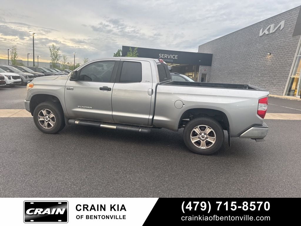 2015 Toyota Tundra SR5 - 4WD / CLEAN CARFAX HISTORY