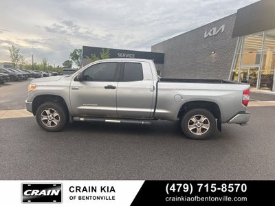 2015 Toyota Tundra SR5 - 4WD / CLEAN CARFAX HISTORY