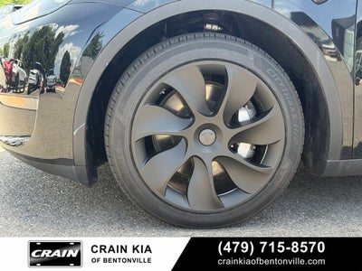 2024 Tesla Model Y Long Range - AWD / CLEAN CARFAX / ONE OWNER
