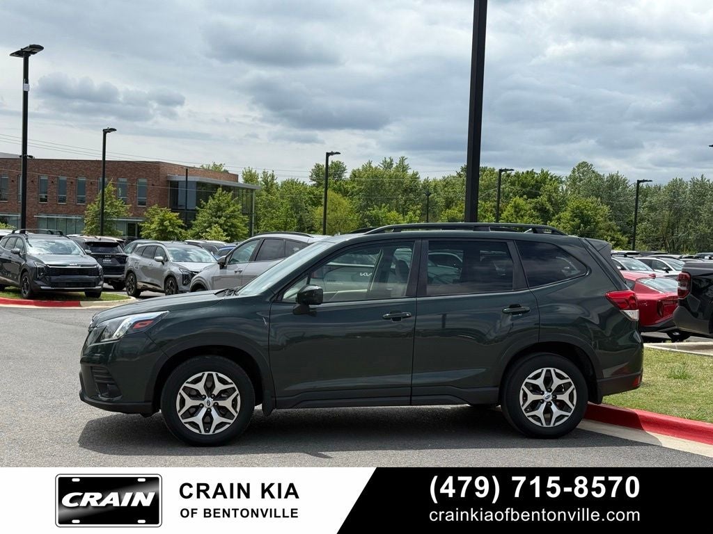 2023 Subaru Forester Premium - AWD / PANORAMIC SUNROOF / ONE OWNER