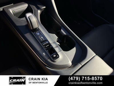 2023 Toyota Crown Limited - AWD / PANORAMIC SUNROOF