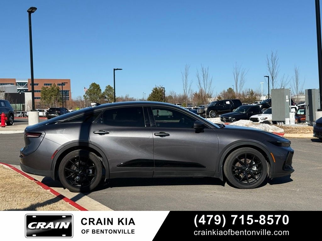 2023 Toyota Crown Limited - AWD / PANORAMIC SUNROOF