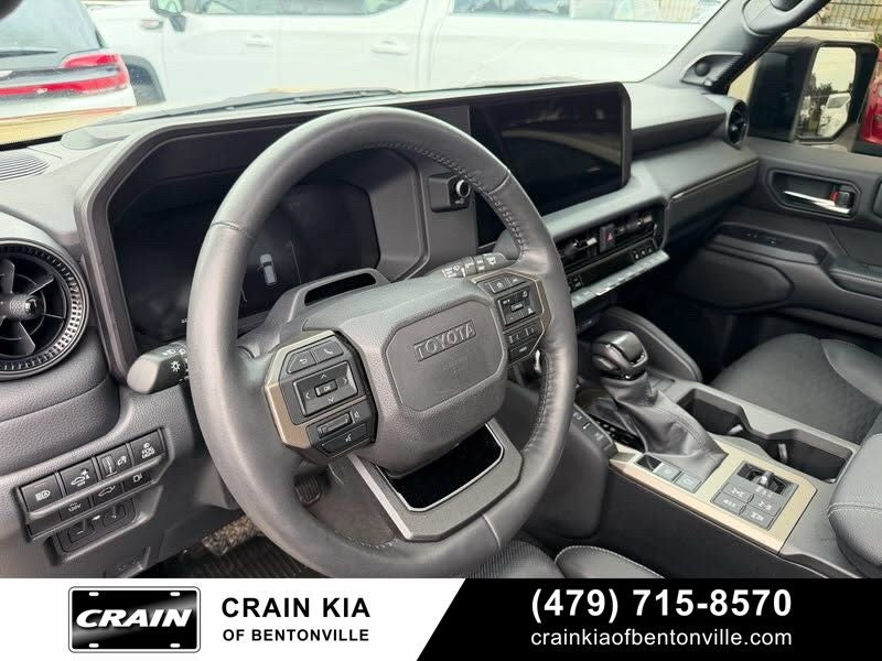 2024 Toyota Land Cruiser Base - 4WD / SUNROOF / ONE OWNER