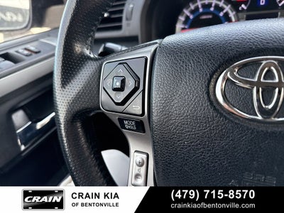 2017 Toyota 4Runner SR5 - 4WD / LIFTED!