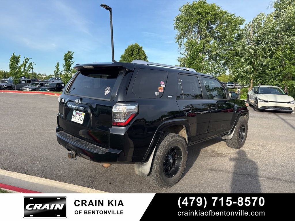 2017 Toyota 4Runner SR5 - 4WD / LIFTED!