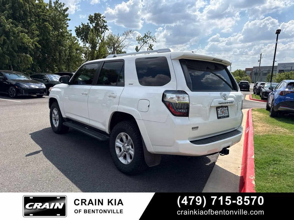 2018 Toyota 4Runner SR5 - 4WD / CLEAN CARFAX