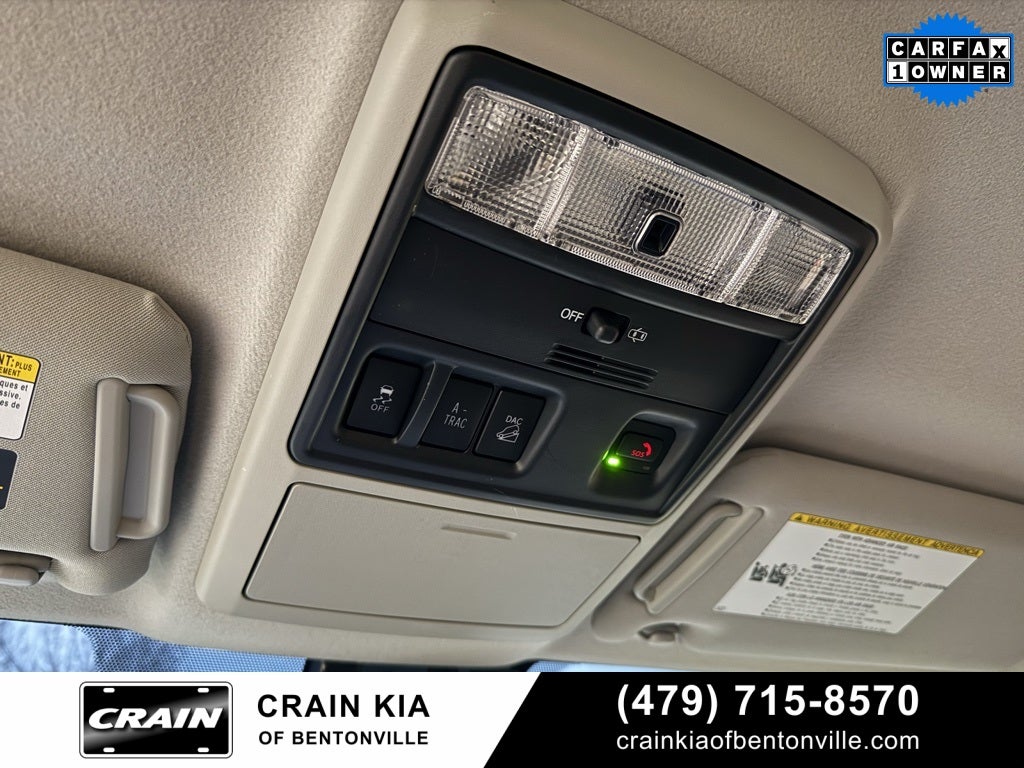 2024 Toyota 4Runner SR5 - 4WD / CLEAN CARFAX / ONE OWNER