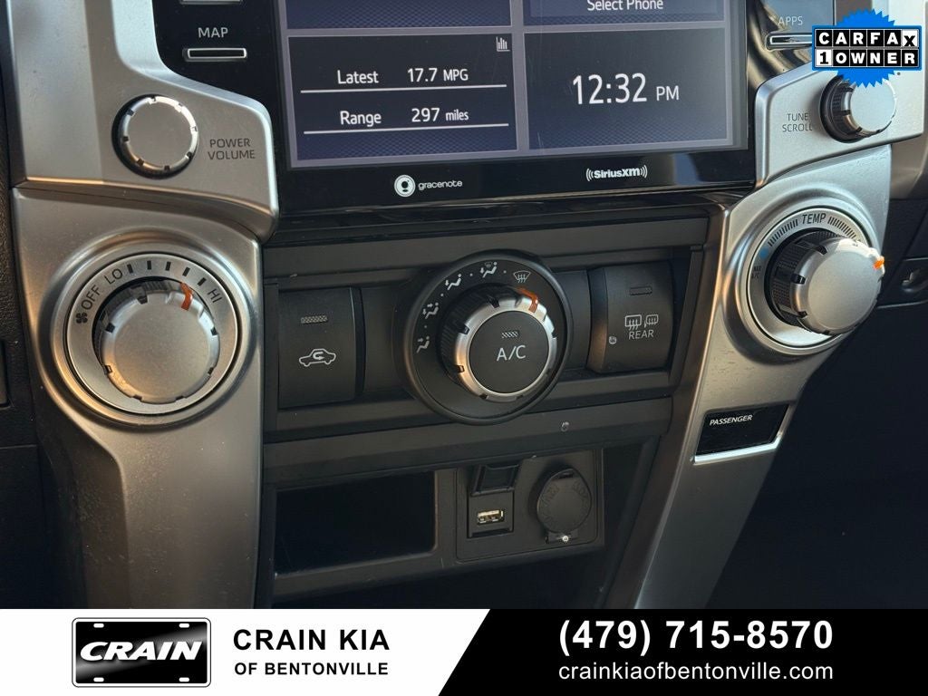 2024 Toyota 4Runner SR5 - 4WD / CLEAN CARFAX / ONE OWNER