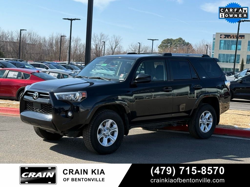 2024 Toyota 4Runner SR5 - 4WD / CLEAN CARFAX / ONE OWNER
