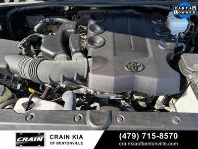 2024 Toyota 4Runner SR5 - 4WD / CLEAN CARFAX / ONE OWNER