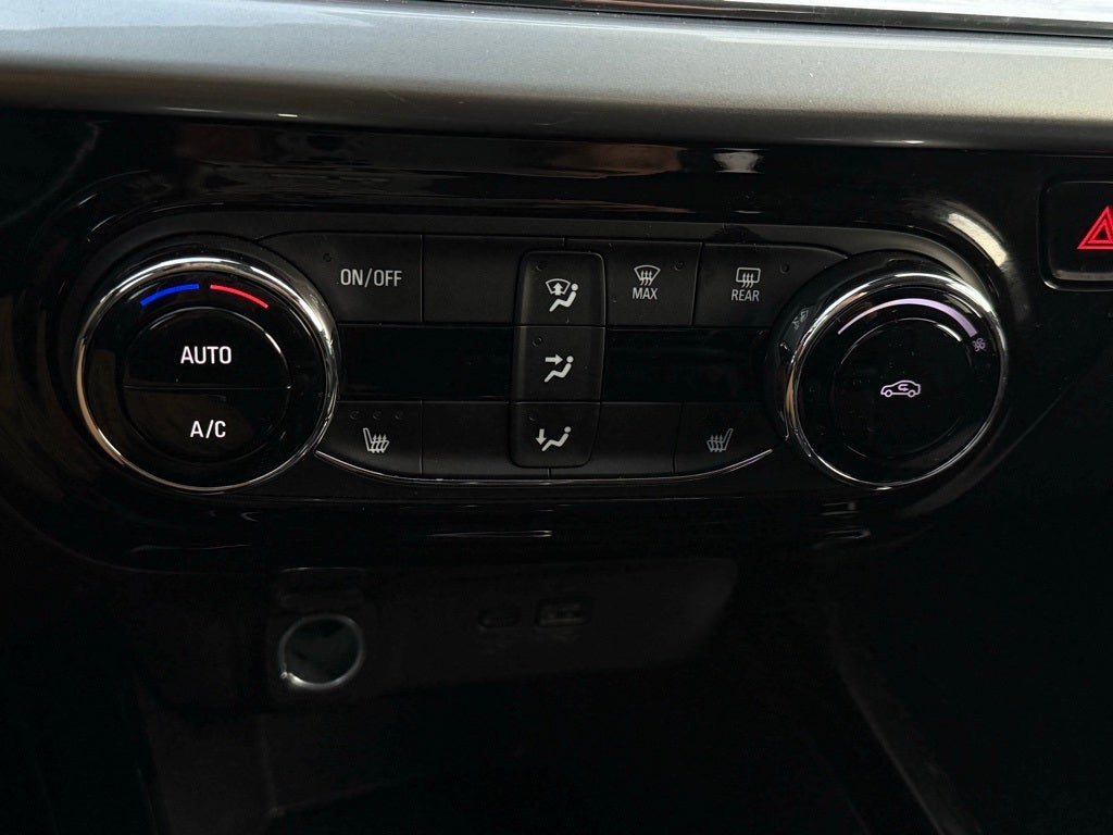 2025 Chevrolet Trax LT - CLEAN CARFAX / ONE OWNER