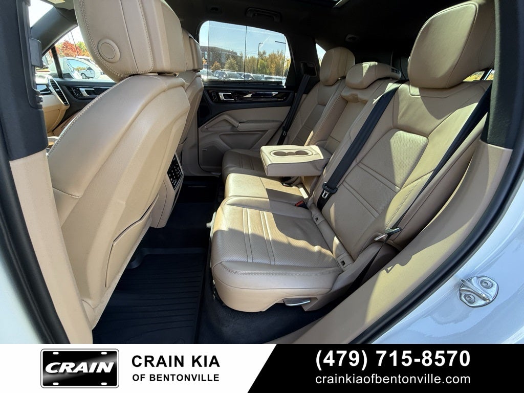 2019 Porsche Cayenne Base - AWD / PANORAMIC SUNROOF / CLEAN CARFAX
