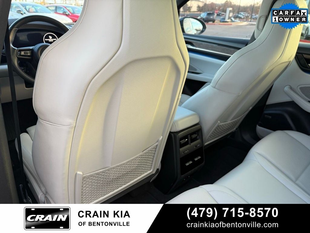 2024 Porsche Macan Electric 4 - AWD / PANORAMIC SUNROOF / ONE OWNER