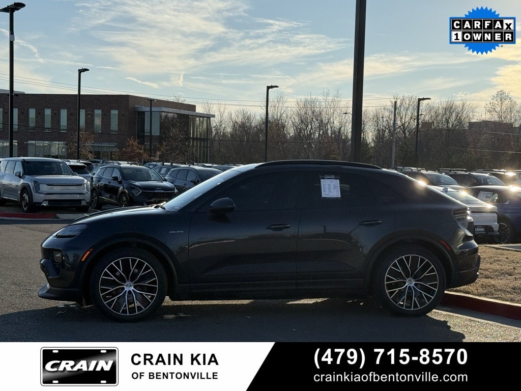 2024 Porsche Macan Electric 4 - AWD / PANORAMIC SUNROOF / ONE OWNER