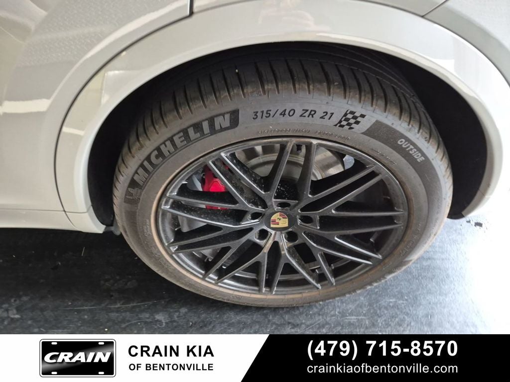 2024 Porsche Cayenne Coupe S - AWD / PANORAMIC SUNROOF / ONE OWNER