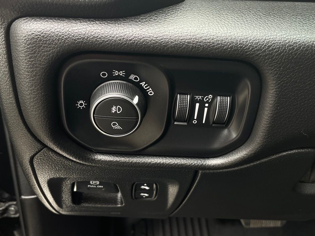 2023 RAM 1500 Laramie HEATED SEATS / NAV / COOLED SEATS