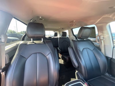 2023 Chrysler Pacifica Touring L HEATED SEATS / POWER DRIVERS SEAT
