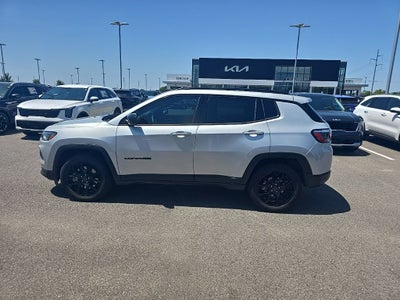 2025 Jeep Compass Latitude 4X4 / HEATED SEATS / ONE OWNER