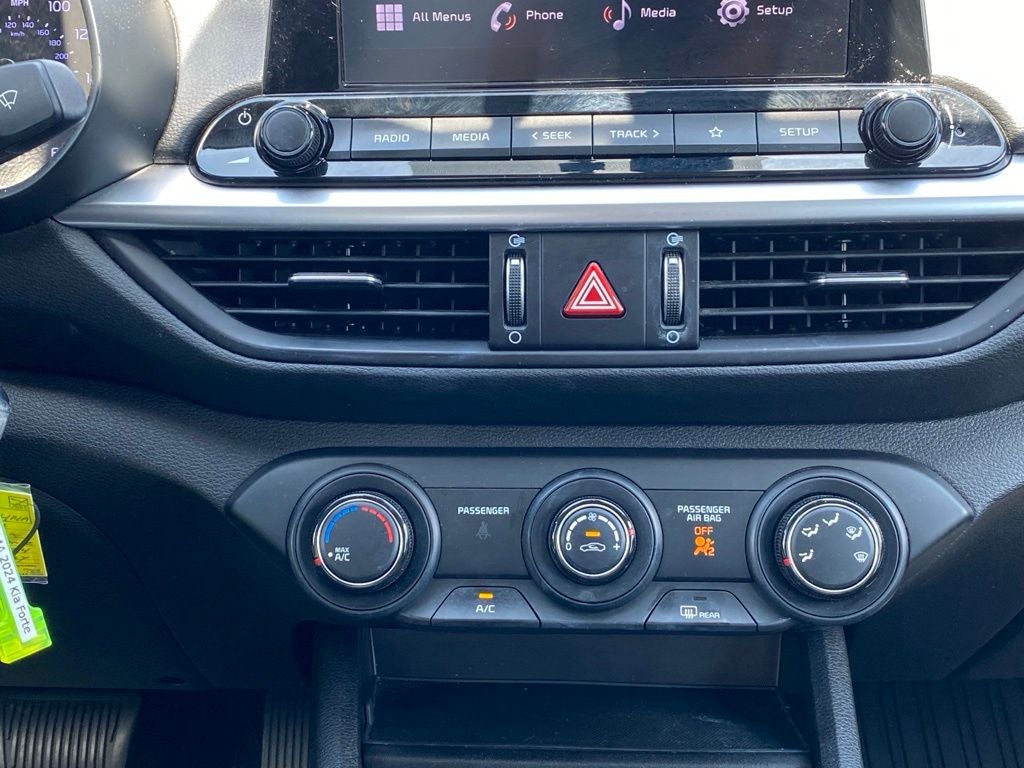 2024 Kia Forte LXS BLIND SPOT / ONE OWNER