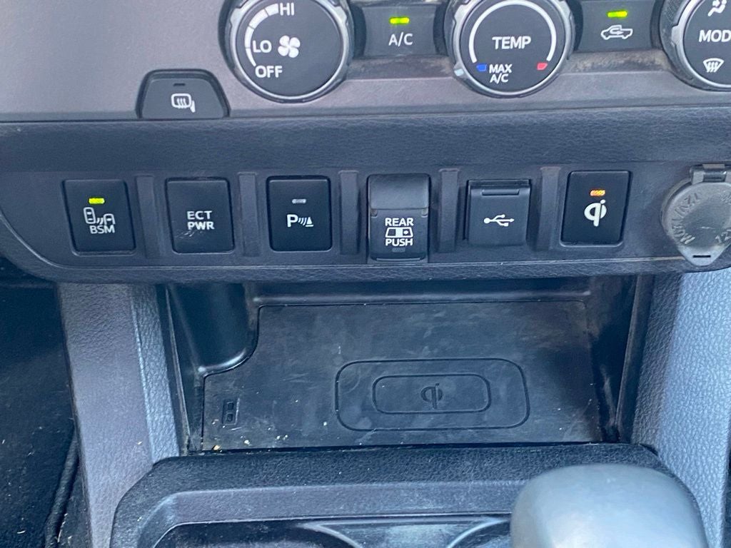 2020 Toyota Tacoma CLEAN CARFAX V6