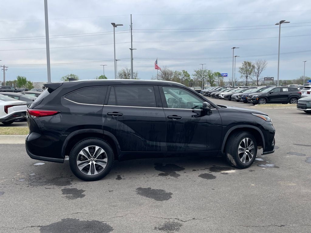 2020 Toyota Highlander XLE MOONROOF / HEATED SEATS