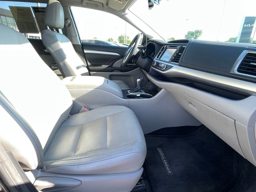 2016 Toyota Highlander XLE V6 HEATED SEATS / NAV