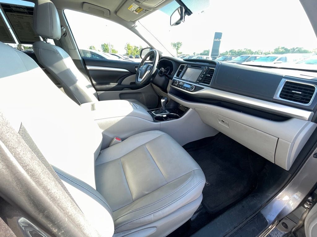 2016 Toyota Highlander XLE V6 HEATED SEATS / NAV