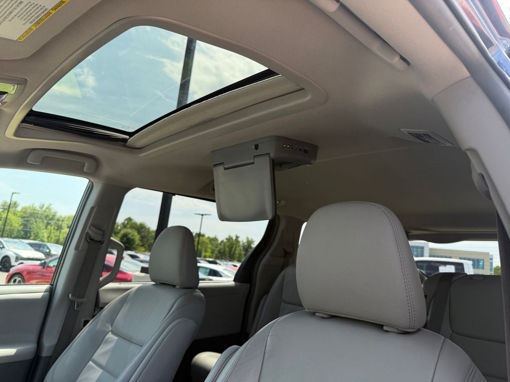 2017 Toyota Sienna XLE 8 Passenger