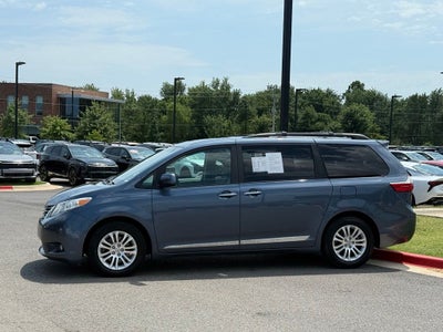 2017 Toyota Sienna XLE 8 Passenger