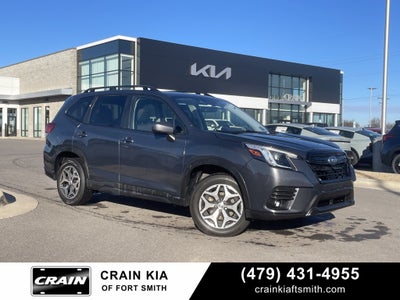 2024 Subaru Forester Premium MOONROOF / HEATED SEATS / AWD