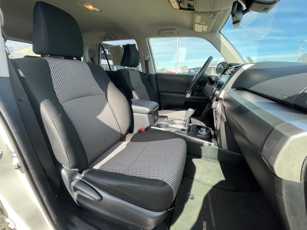 2023 Toyota 4Runner SR5 4X4 / ONE OWNER