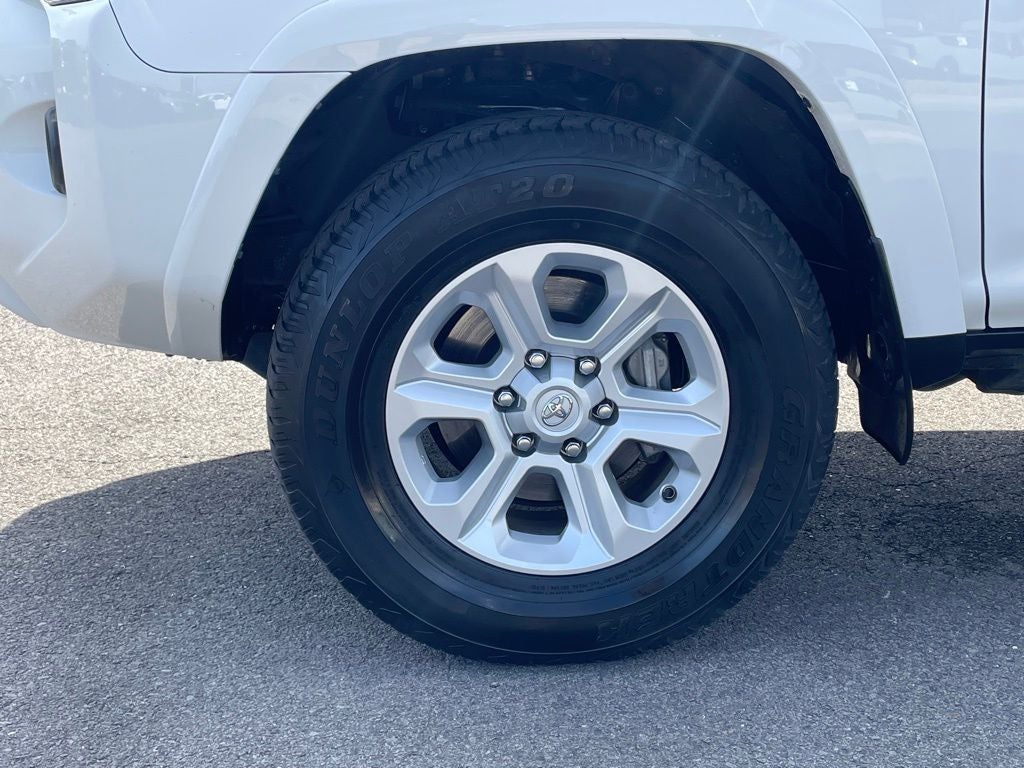 2023 Toyota 4Runner SR5 4X4 / ONE OWNER