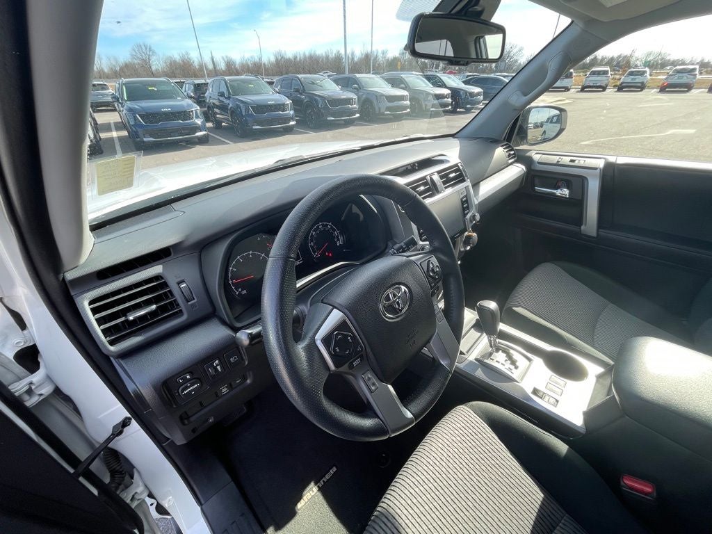 2023 Toyota 4Runner SR5 4X4 / ONE OWNER