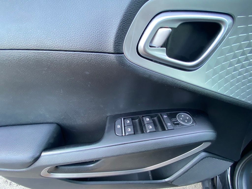 2024 Kia Soul LX TECHNOLOGY PACKAGE