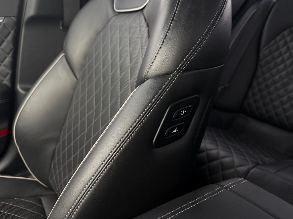 2019 Genesis G70 3.3T Design