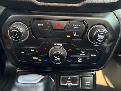 2023 Jeep Renegade Latitude Heated Seats/Steering Wheel/Panoramic Roof