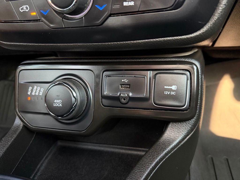 2023 Jeep Renegade Latitude Heated Seats/Steering Wheel/Panoramic Roof