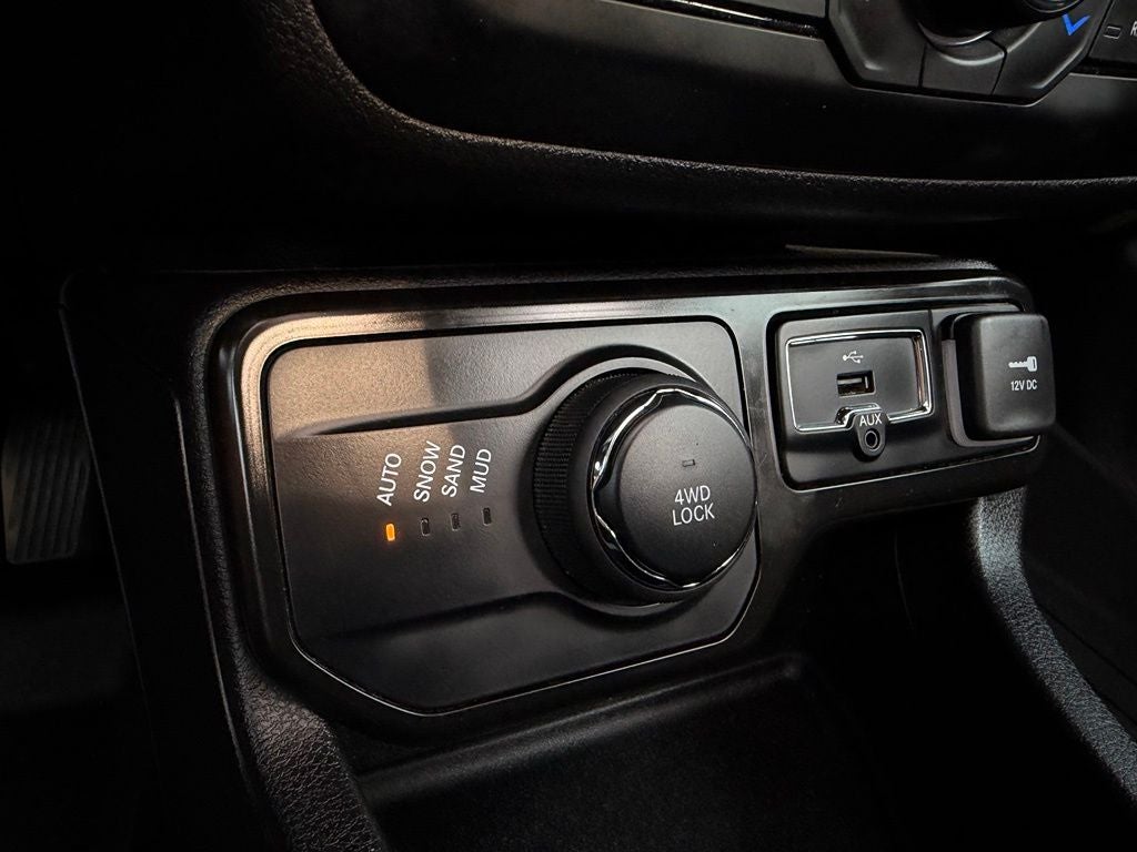 2023 Jeep Renegade Latitude Heated Seats/Steering Wheel/Panoramic Roof