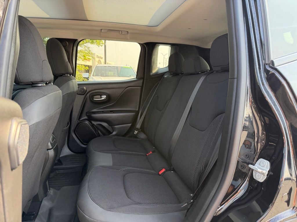 2023 Jeep Renegade Latitude Heated Seats/Steering Wheel/Panoramic Roof