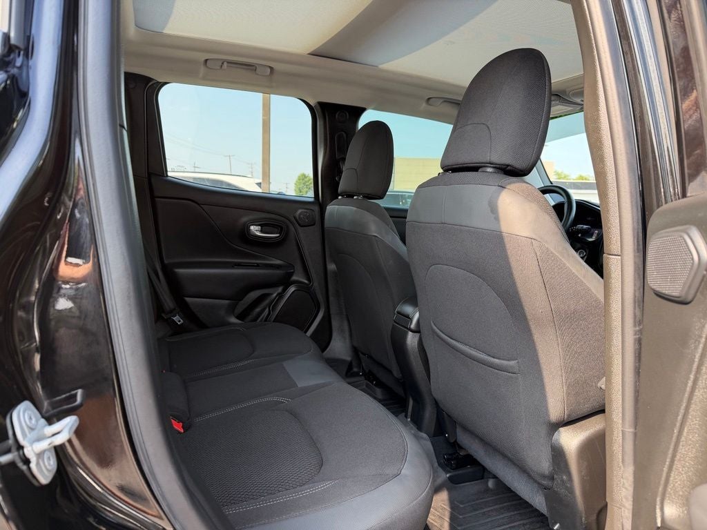 2023 Jeep Renegade Latitude Heated Seats/Steering Wheel/Panoramic Roof