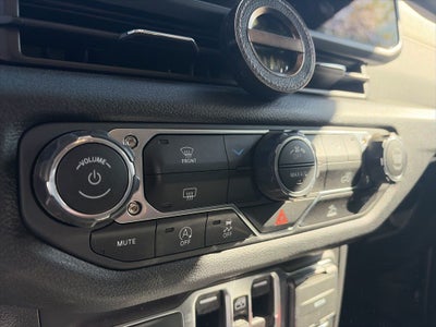 2025 Jeep Gladiator Nighthawk SUPER CLEAN 1 OWNER!!