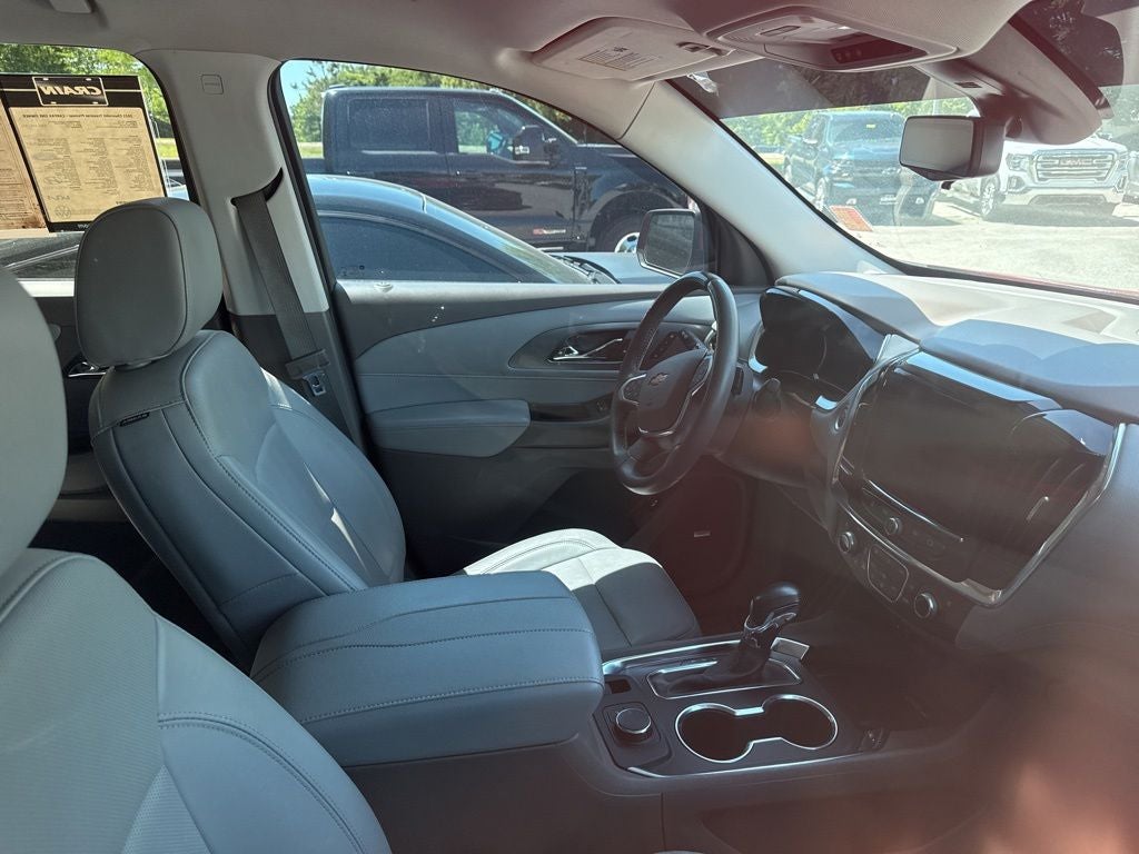 2021 Chevrolet Traverse Premier APPLE CarPlay 3rd row Leather