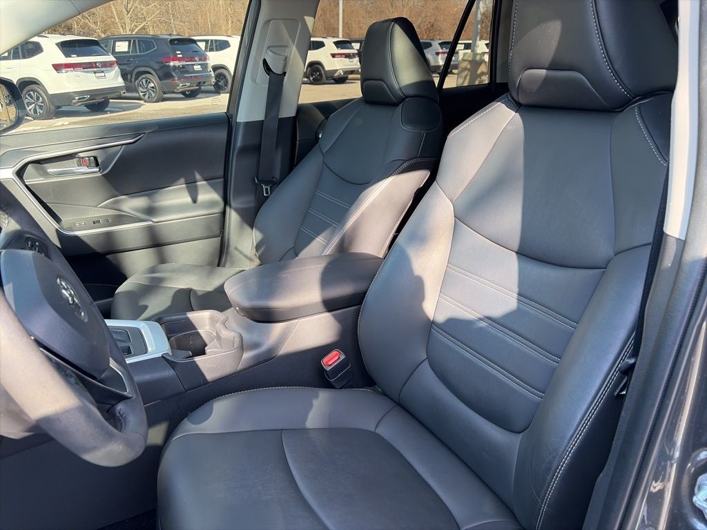 2021 Toyota RAV4 XLE Premium 1-OWNER