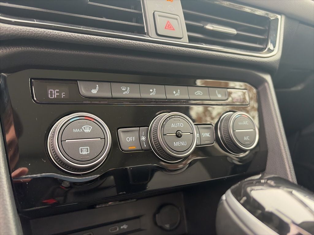 2024 Volkswagen Taos 1.5T SE Clean CARFAX 1-Owner