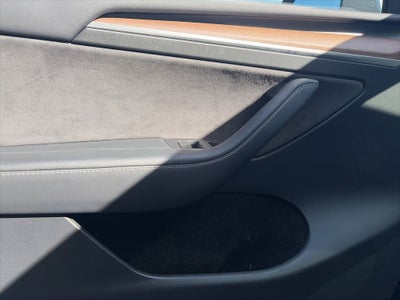 2024 Tesla Model Y Long Range CLEAN 1 OWNER CARFAX LOW MILES!!!