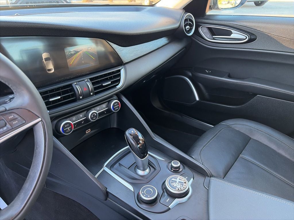 2018 Alfa Romeo Giulia Base AWD COLD WEATHER AND 3D NAVIGATION