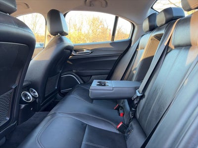 2018 Alfa Romeo Giulia Base AWD COLD WEATHER AND 3D NAVIGATION