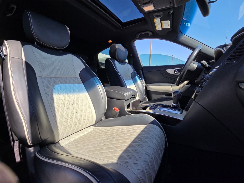 2017 INFINITI QX70 Base