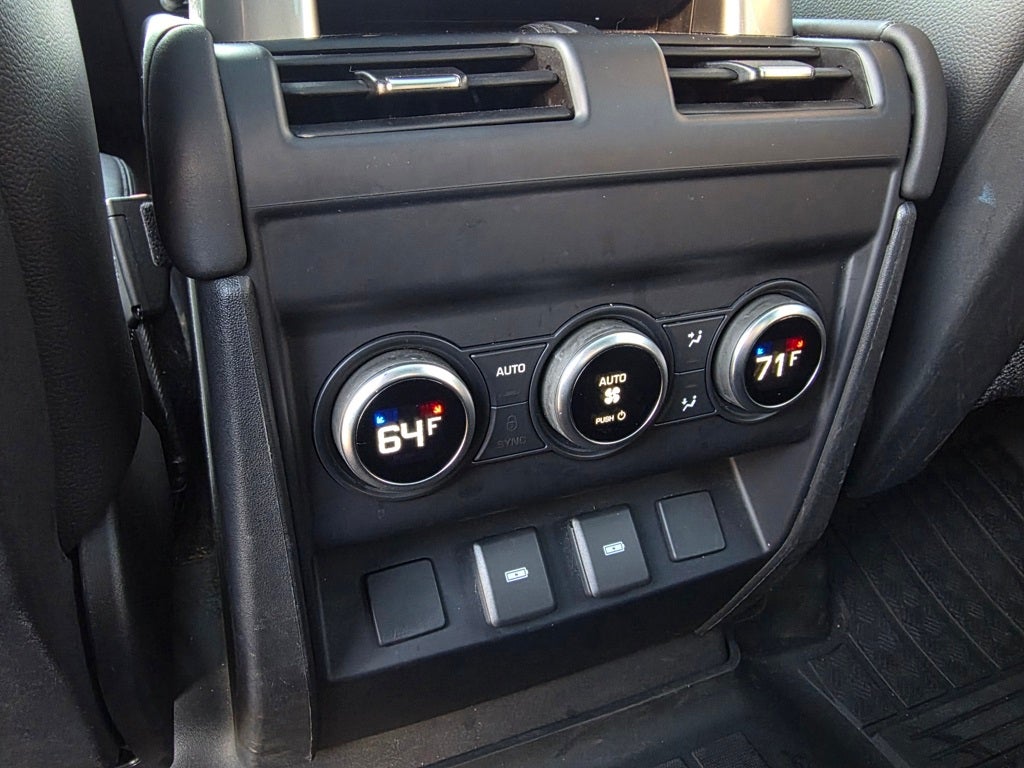 2024 Land Rover Defender 130 X-Dynamic SE