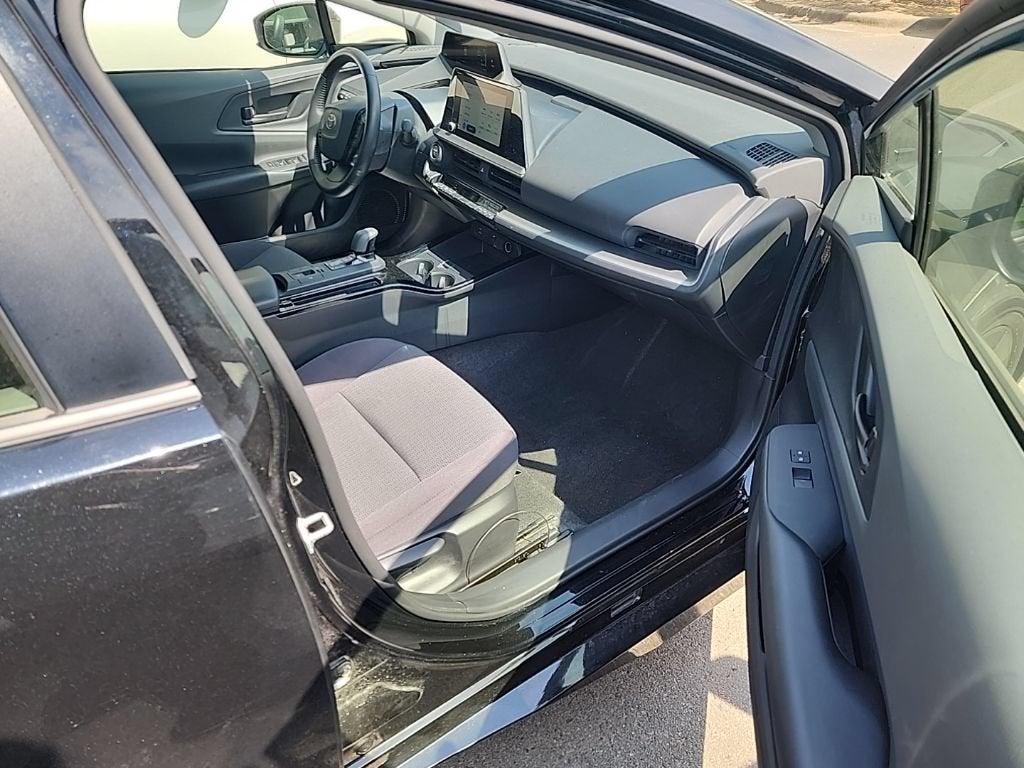 2025 Toyota Prius LE